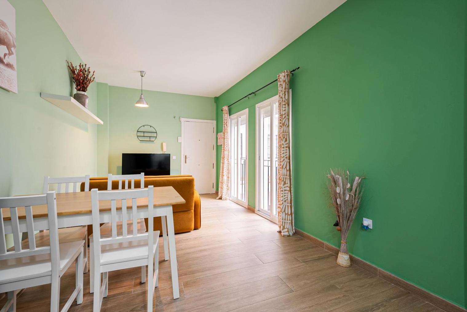 1 Bedroom Flat In Center Apartment