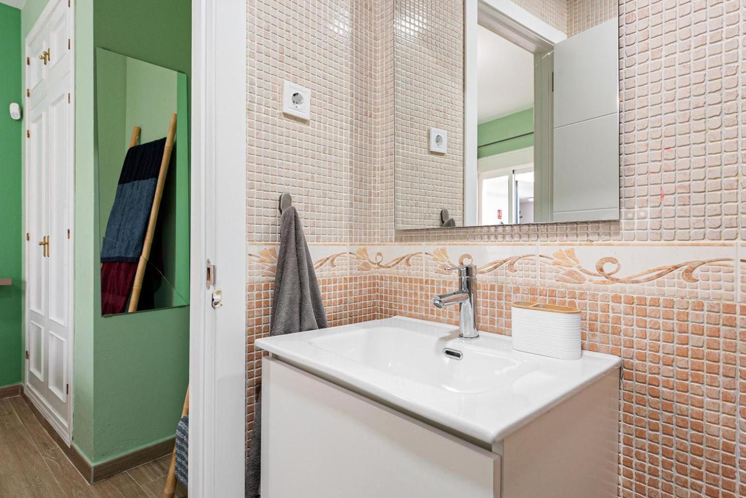 Apartment 1 Bedroom Flat In Center *