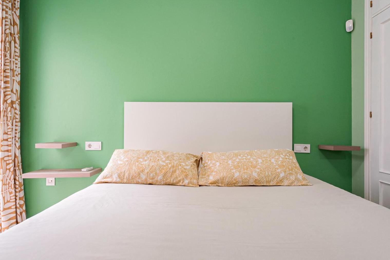 1 Bedroom Flat In Center *